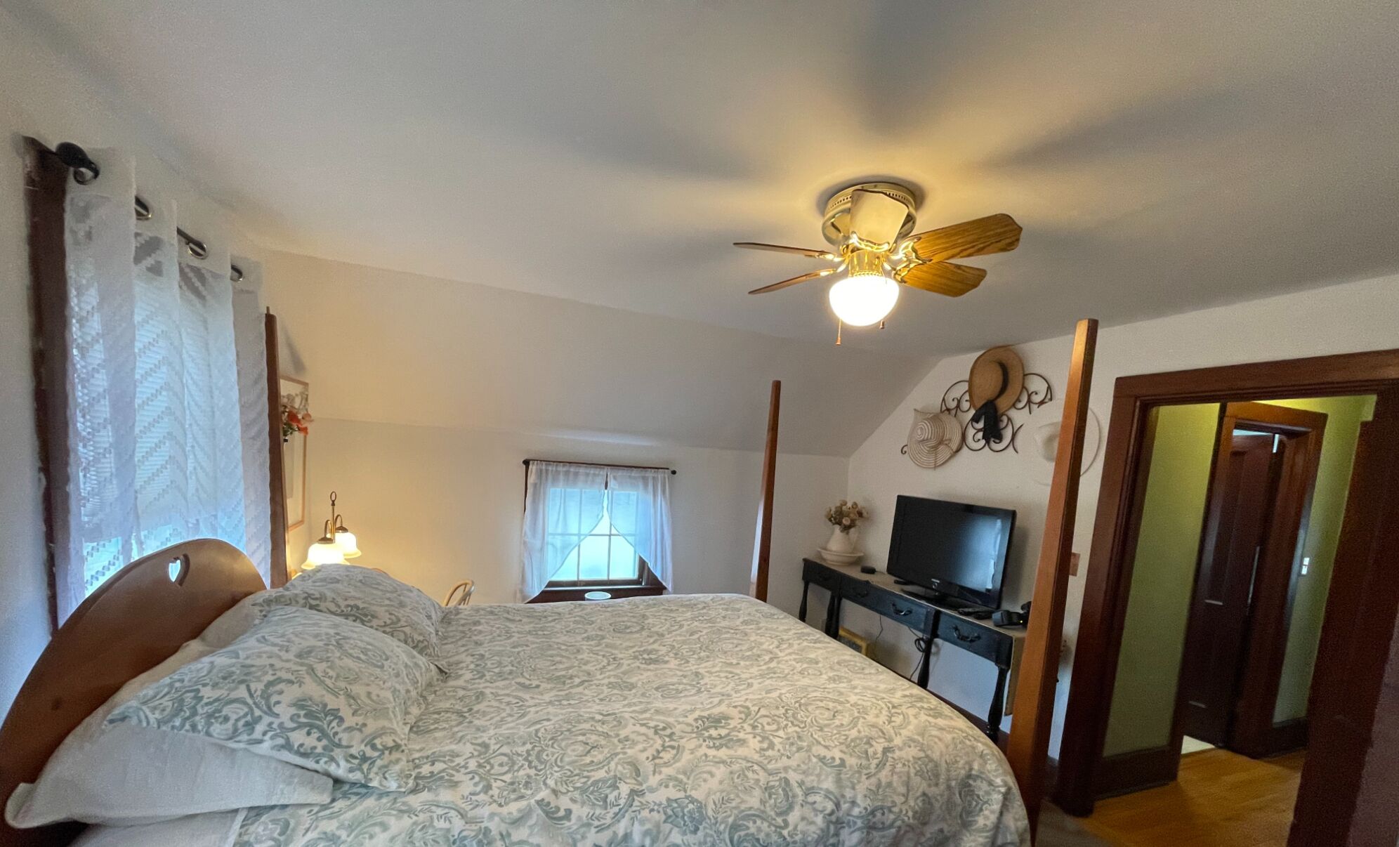 2 soverom, strykejern/-brett, wi-fi (inkludert) og sengetøy