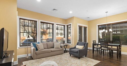 Classy Open Concept Condo!