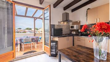 冰箱、微波炉、烤箱、炉灶