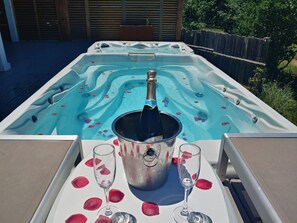 Bain à remous extérieur