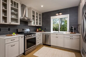 Dining tables - Luxury Designer Home with Pool, Spa, and Napa Valley Views (Angwin)