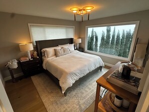 3 bedrooms, iron/ironing board, WiFi, bed sheets - Luxury Designer Home with Pool, Spa, and Napa Valley Views (Angwin)