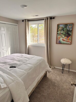 5 bedrooms, iron/ironing board, WiFi, bed sheets