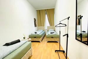 5 bedrooms, bed sheets