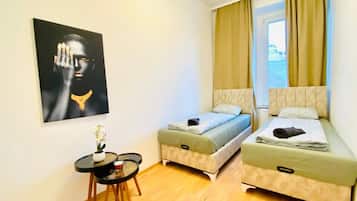 5 bedrooms, bed sheets