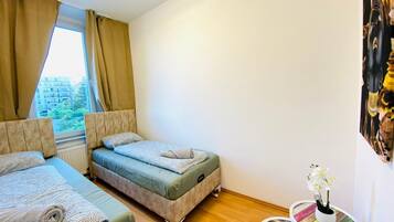 5 bedrooms, bed sheets