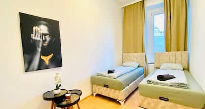 Bright 5BR Shared Apartment w Great Transport Link