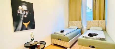 5 bedrooms, desk, bed sheets