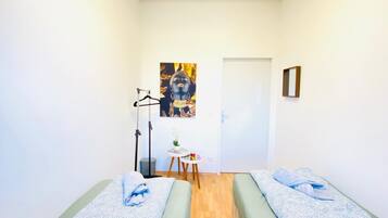 1 bedroom, bed sheets