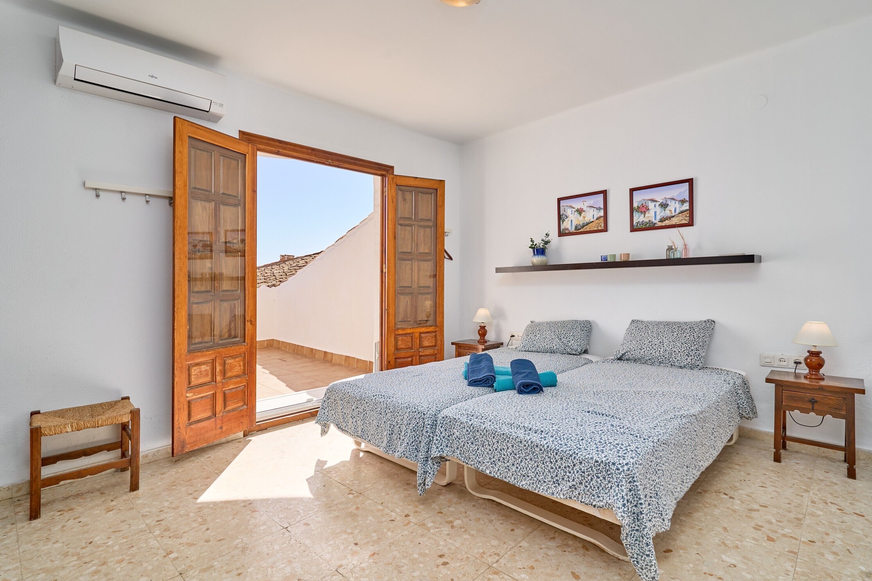 4 bedrooms, iron/ironing board, free WiFi, bed sheets