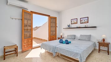 4 bedrooms, iron/ironing board, free WiFi, bed sheets