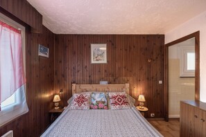 1 bedroom, iron/ironing board, free WiFi