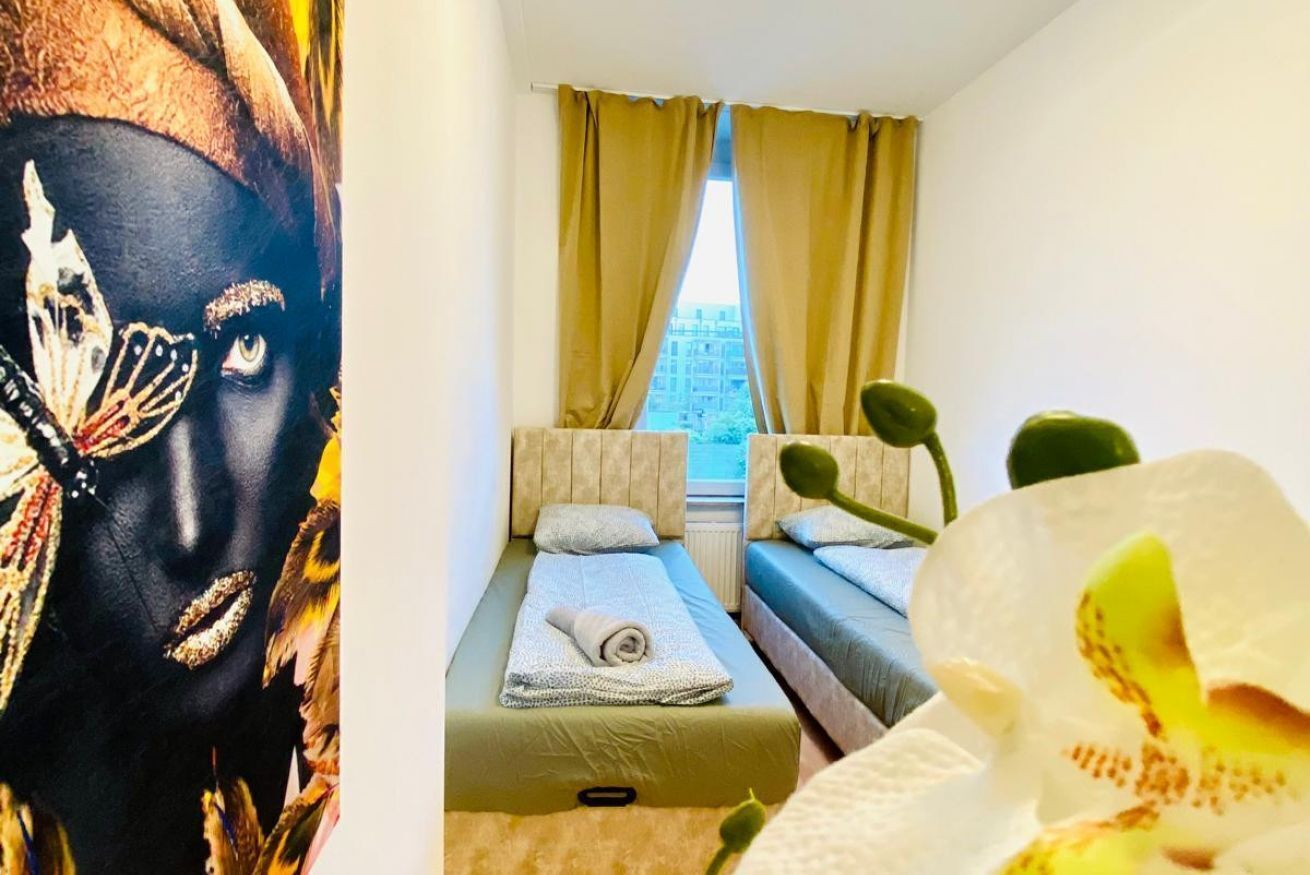 2 bedrooms, bed sheets