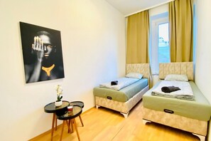 1 bedroom, bed sheets