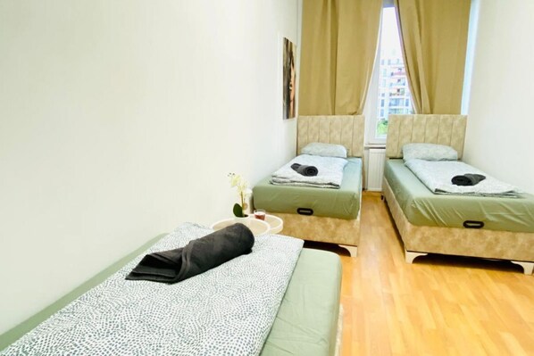 1 bedroom, bed sheets