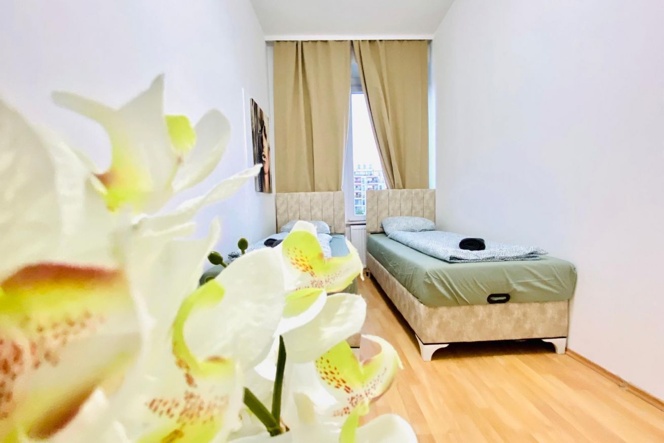 1 chambre, bureau, draps fournis