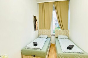 1 bedroom, bed sheets