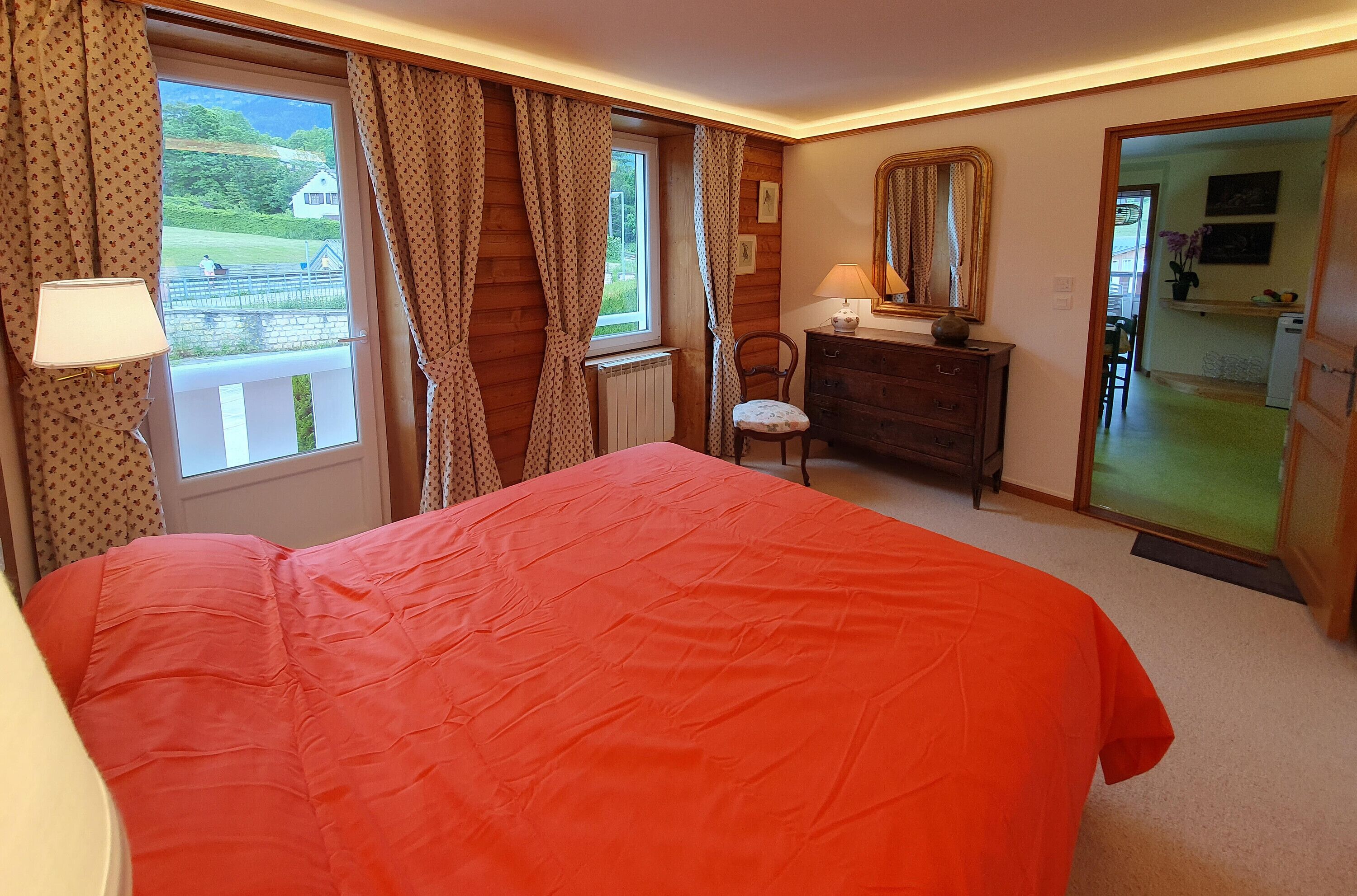 1 slaapkamer, een strijkplank/strijkijzer, gratis wifi, beddengoed