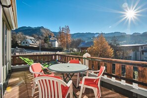 Outdoor dining - Apartment 'Le Chalet De Suzon' with Mountain View, Wi-Fi and Air Conditioning (Villard-de-Lans)