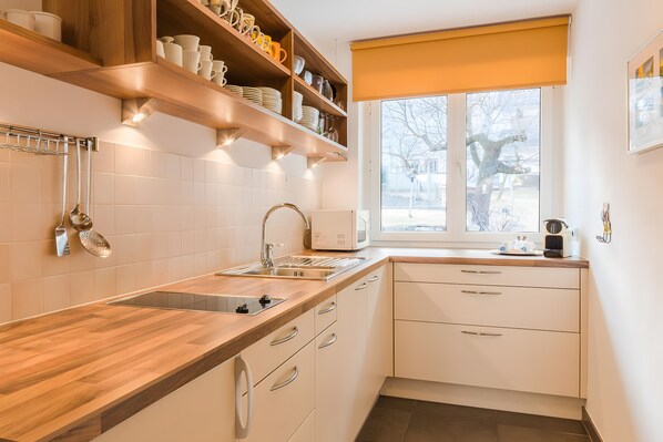 Refrigerador, microondas, parrilla de estufa y lavavajillas