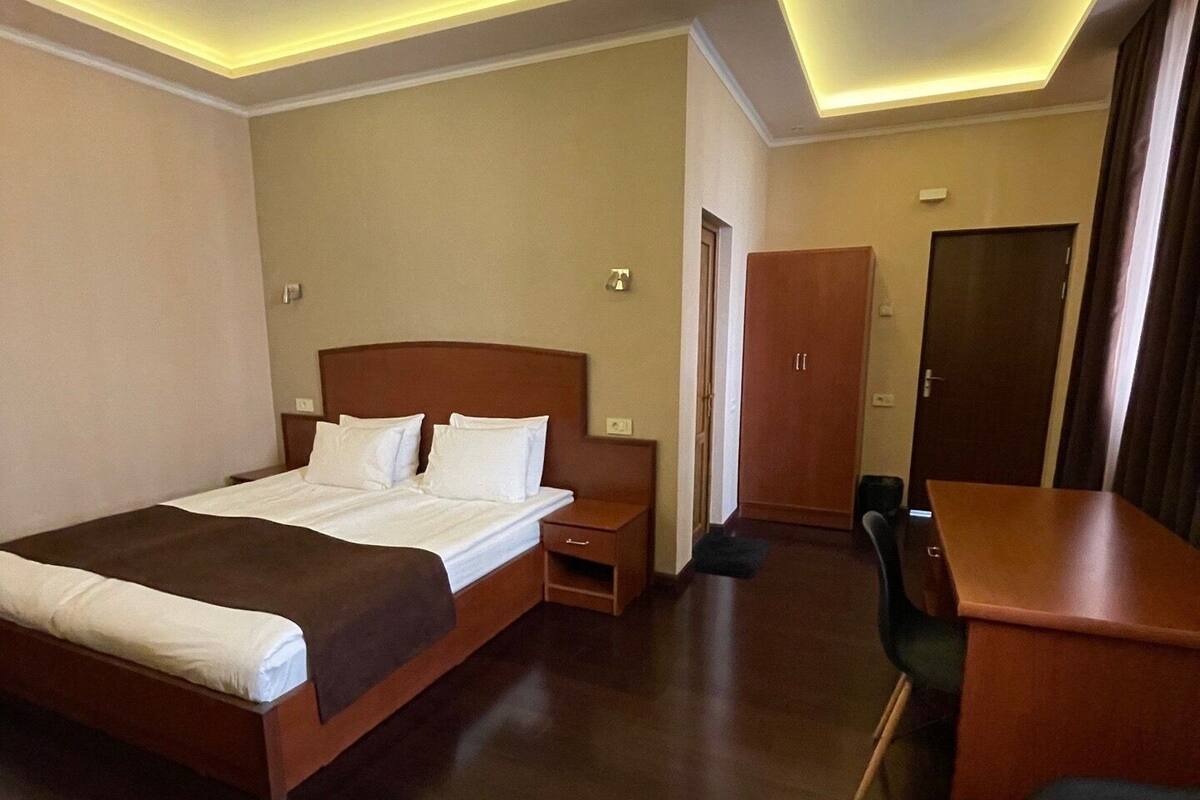 Doppia Deluxe | Una scrivania, postazione laptop, ferro/asse da stiro, Wi-Fi gratuito