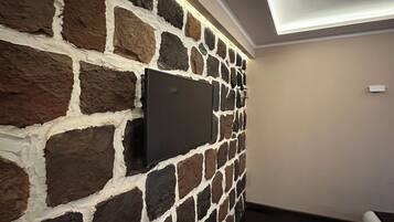 Deluxe Double Room | Desk, laptop workspace, iron/ironing board, free WiFi