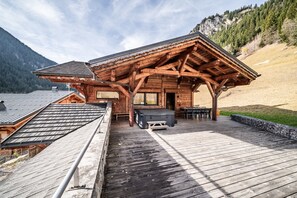 Outdoor dining - Chalet 'Heidi - Chatel' with Mountain View, Private Terrace and Wi-Fi (Châtel)