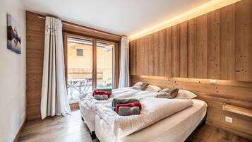 8 bedrooms, iron/ironing board, free WiFi, bed sheets