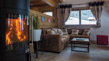 TV, fireplace, DVD player, table tennis