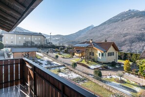 Property grounds - Apartment 'Appartamento Maurizio' with Mountain View, Private Garden and Wi-Fi (Spormaggiore)