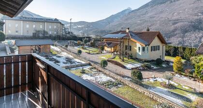Apartamento 'Appartamento Maurizio' con vistas a la montaña, jardín privado y Wi-Fi