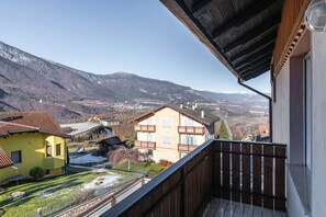 Property grounds - Apartment 'Appartamento Maurizio' with Mountain View, Private Garden and Wi-Fi (Spormaggiore)