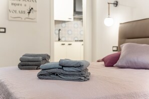 1 Schlafzimmer, Bügeleisen/Bügelbrett, Bettwäsche