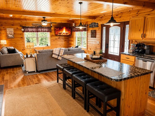 Charming Cozy Cabin with breathtaking views in the heart of Hocking Hills