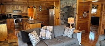 Charming Cozy Cabin with breathtaking views in the heart of Hocking Hills
