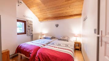 3 bedrooms, iron/ironing board, free WiFi, bed sheets