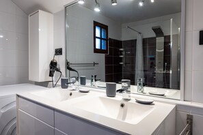 Een douche, een haardroger