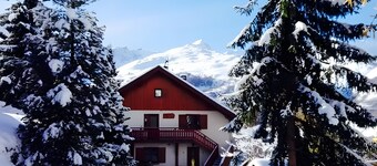 Chalet 'Les Églantiers' with Mountain View, Private Garden and Wi-Fi