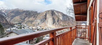 Chalet 'Les Églantiers' with Mountain View, Private Garden and Wi-Fi