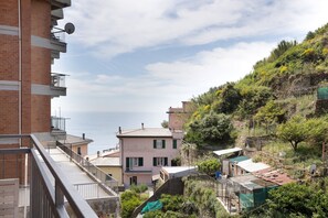 Property grounds - Room 'Camera Rosa' with Balcony, Wi-Fi and Air Conditioning (Riomaggiore)