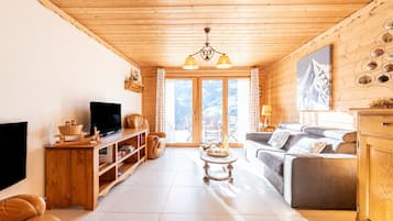 Télévision, table de tennis de table, chaßne hi-fi