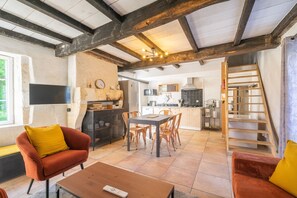 TV, table tennis, stereo