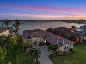 Exterior - Luxury and Elegance! Stunning Riverfront view, Heated Pool - Bayview - Roelens (Cape Coral)