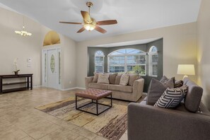 Smart TV - Charming Tranquility, Pool, Boat Dock - Off the Hook Haven - Roelens (Cape Coral)