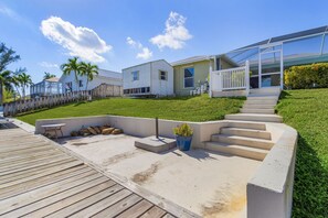 Terrace/patio - Charming Tranquility, Pool, Boat Dock - Off the Hook Haven - Roelens (Cape Coral)