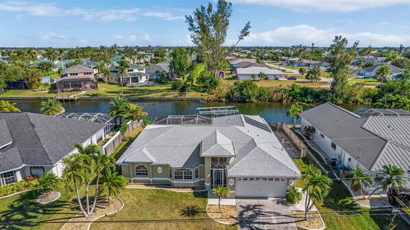 Exterior - Charming Tranquility, Pool, Boat Dock - Off the Hook Haven - Roelens (Cape Coral)
