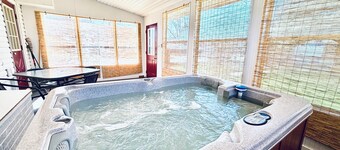 Full basement apartment quiet comfy 1-bedroom with Hot tub and fireplace