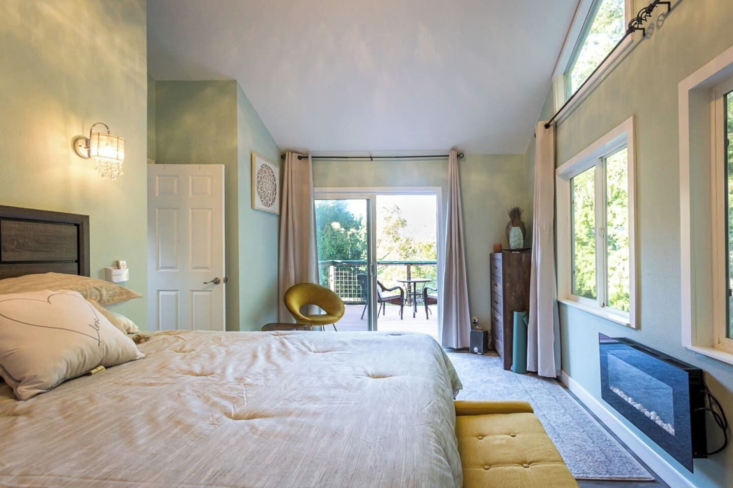 2 Schlafzimmer, Schreibtisch, Bügeleisen/Bügelbrett, WLAN