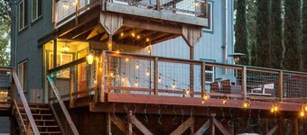 Redwoods getaway w/ decks & fenced yard