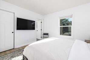 6 bedrooms, iron/ironing board, free WiFi, bed sheets